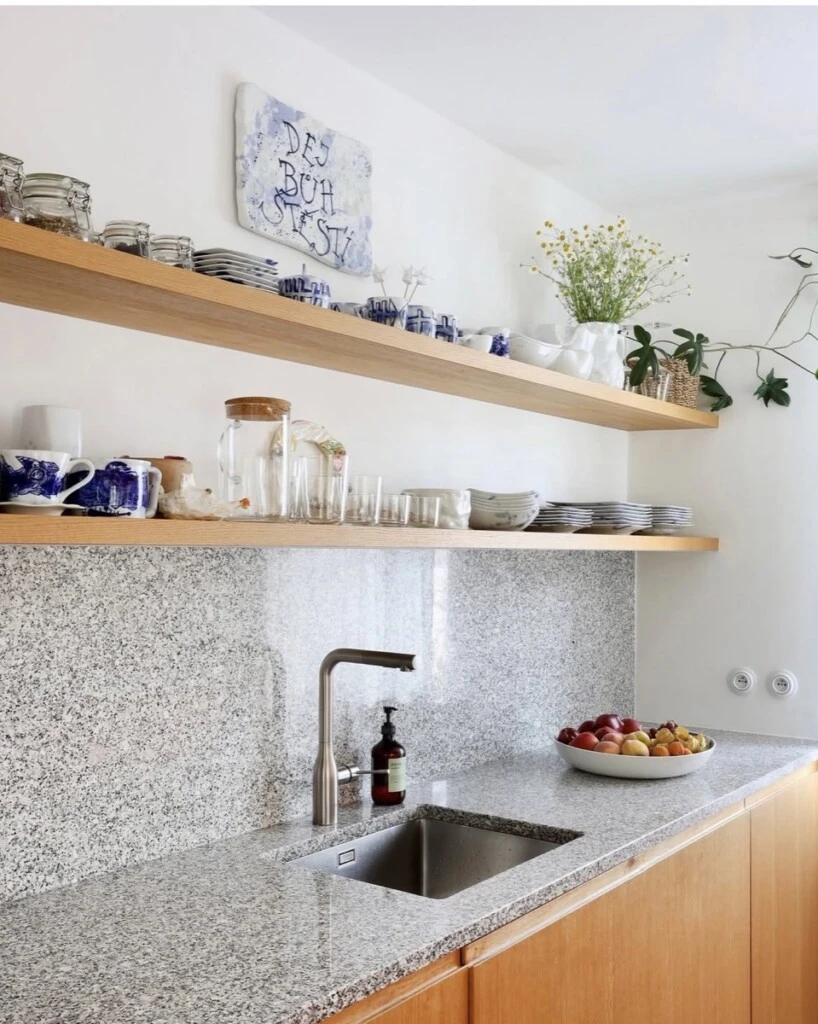 emás, una base neutra permite renovar la cocina más adelante
