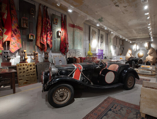 Casa FOA 2026: autos clásicos, baúles Louis Vuitton y alfombras persas en un espacio con historia