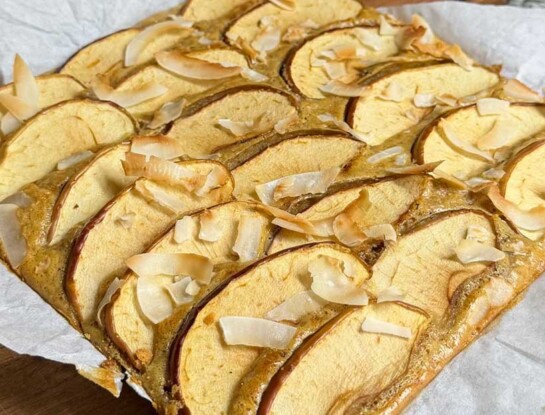Cuadraditos de manzana, avena y coco: la receta fácil y saludable que se hace sin azúcar en 20 minutos