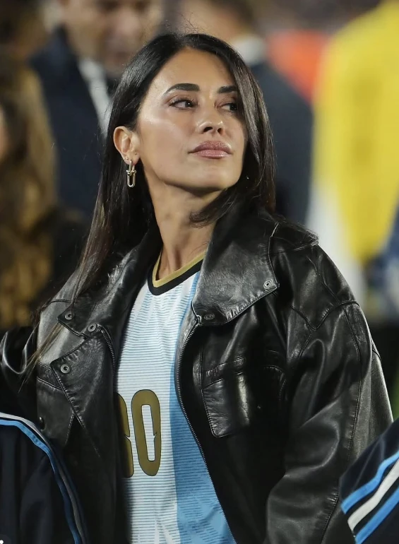 El look de Antonela Roccuzzo en el partido despedida de Leo Messi.