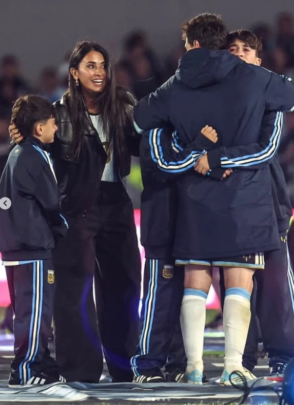El look de Antonela Roccuzzo en el partido despedida de Leo Messi.