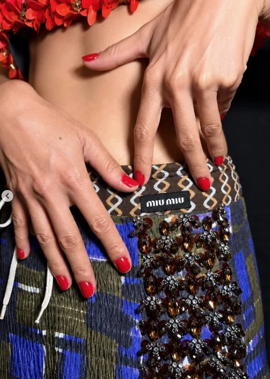 Look de uñas en la pasarela de Miu Miu en la Semana de Moda de París.