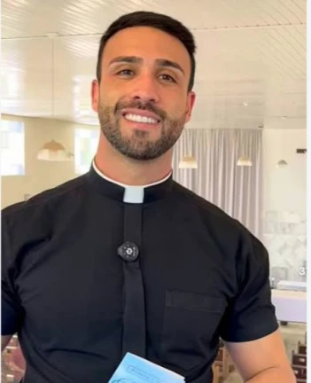 João Paulo Gonçalves de Carvalho tiene 33 años y está al frente de la Parroquia Nossa Senhora Aparecida, en Varginha, Brasil.
