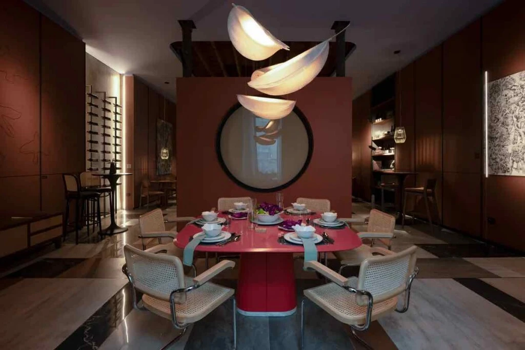 El comedor detrás de la barra del Bar de Hotel de Martin Casabé. 