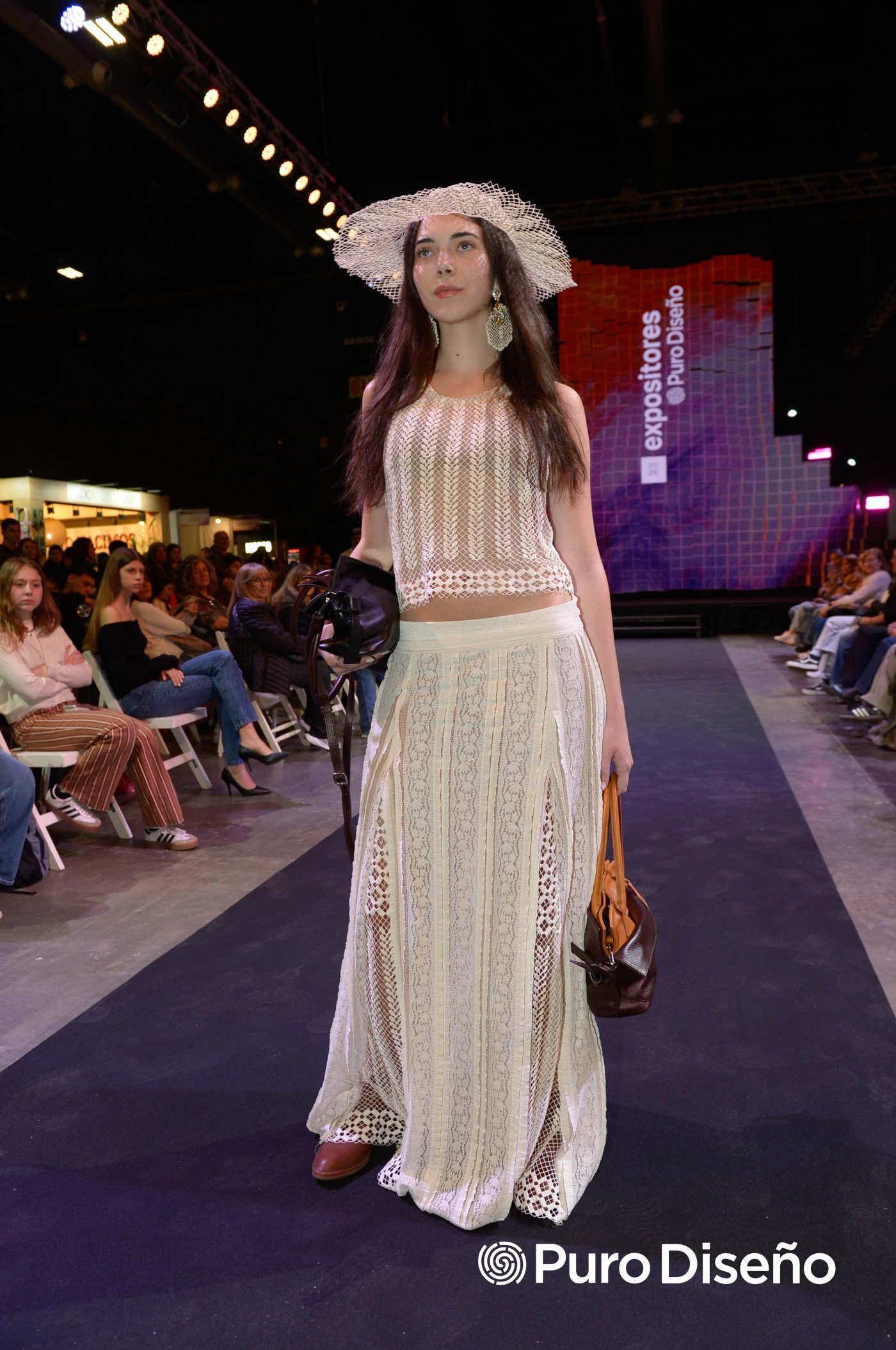 Julieta Ganum + Quiéreme cueros