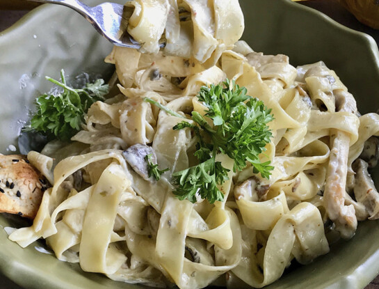 La receta fácil del día: fideos con salsa cremosa de zapallito y pollo, fácil y muy rica