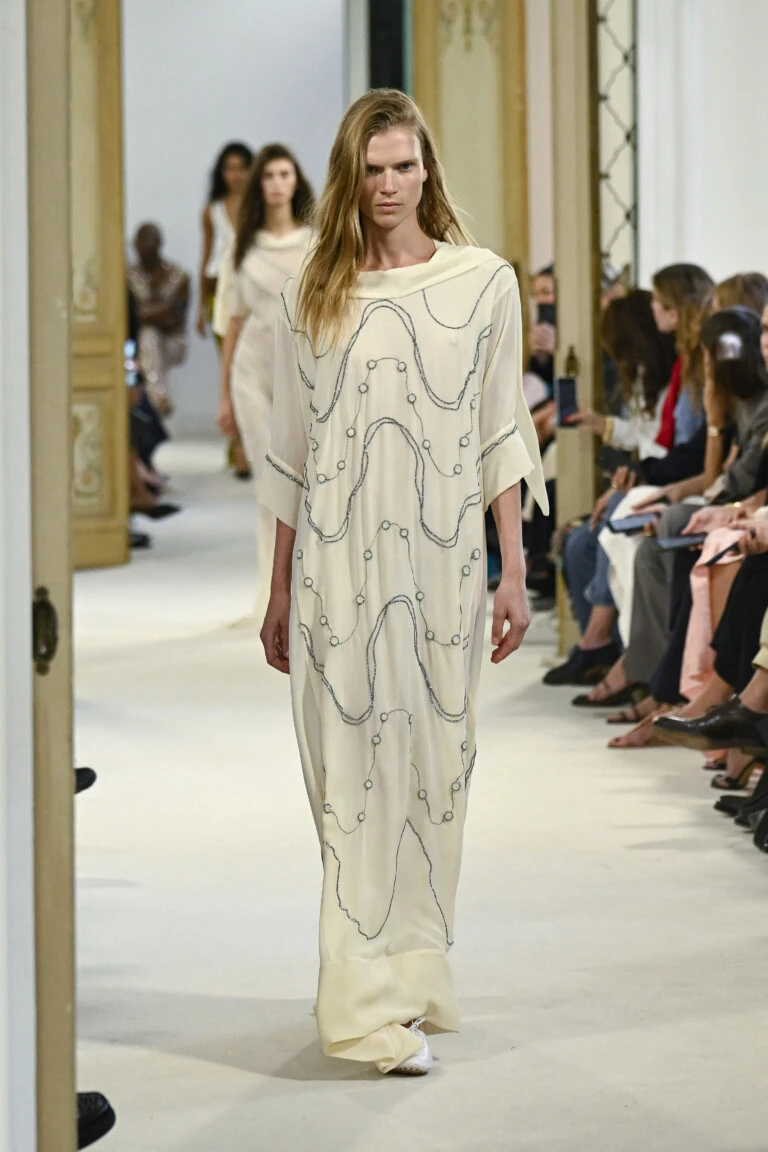 Desfile Alberta Ferretti, primavera verano 2027
