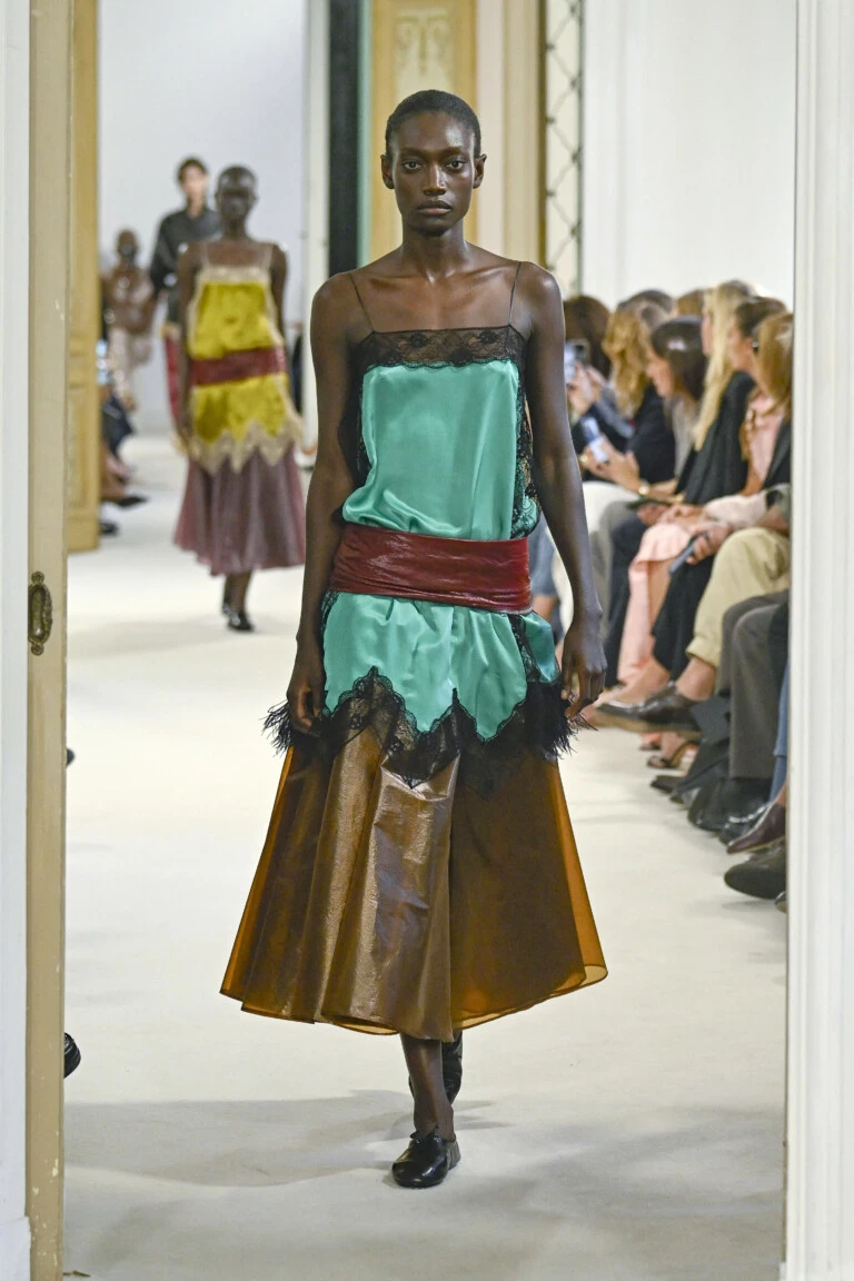 Desfile Alberta Ferretti, primavera verano 2027