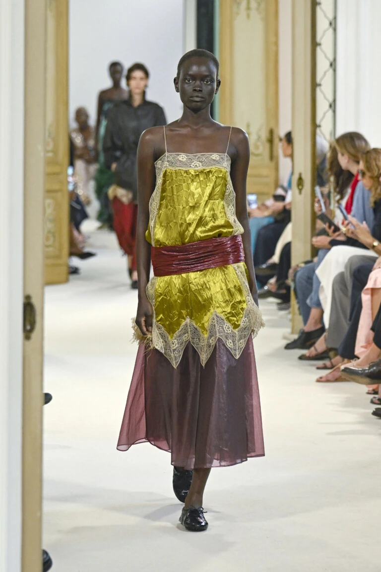 Desfile Alberta Ferretti, primavera verano 2027