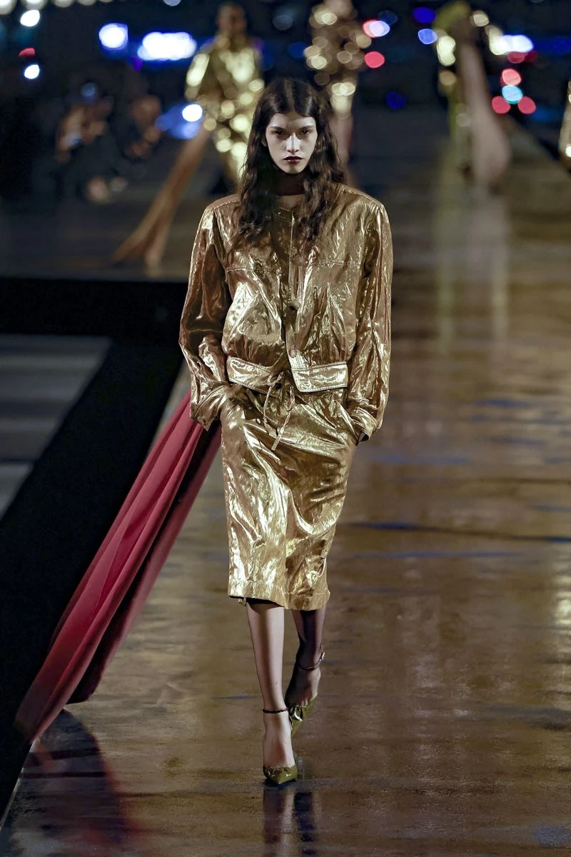 Desfile Saint Laurent primavera verano 2027 en la Semana de la Moda de París.