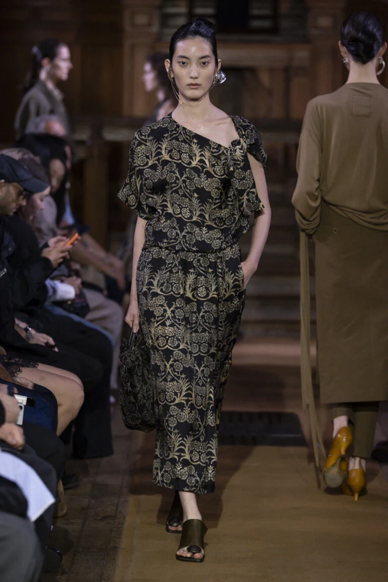 Desfile de Uma Wang . colección primavera verano 2027