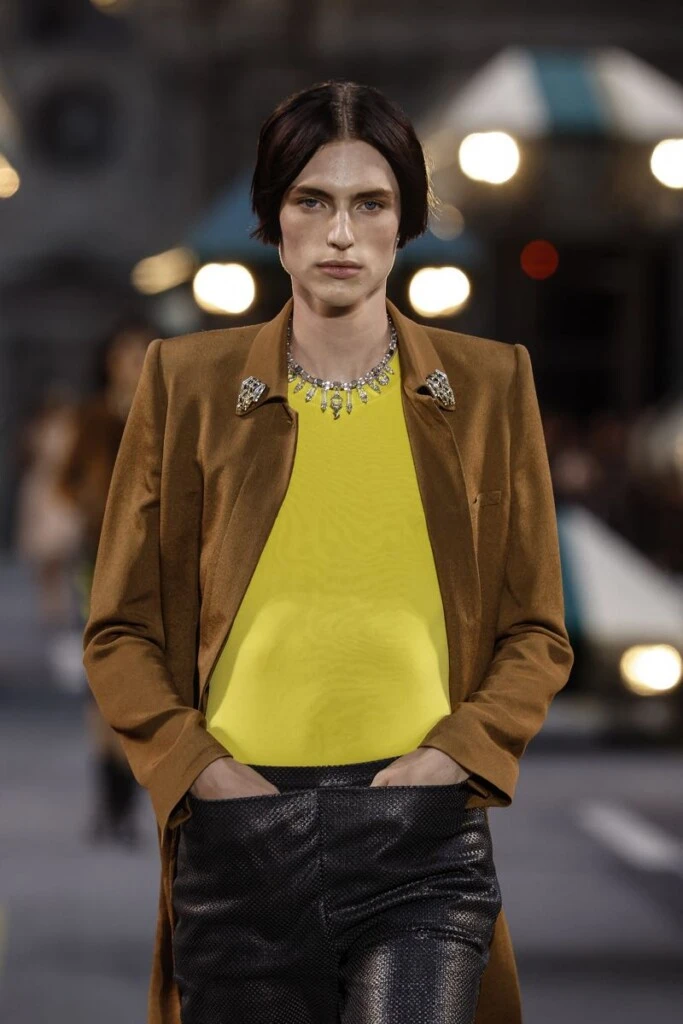 El pantalón negro en el desfile de Louis Vuitton