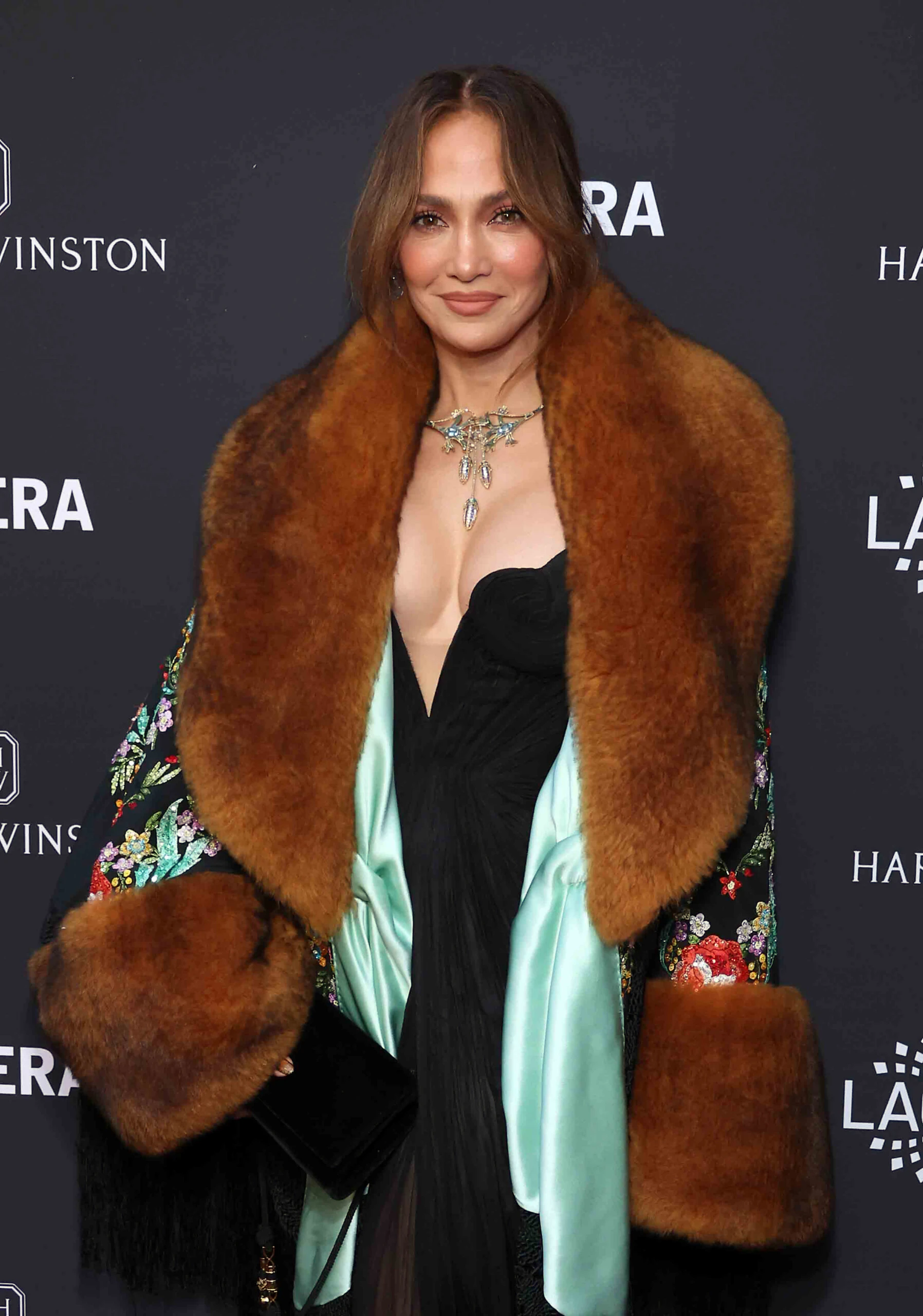 Los labios nude de Jennifer Lopez: el detalle que completa el look