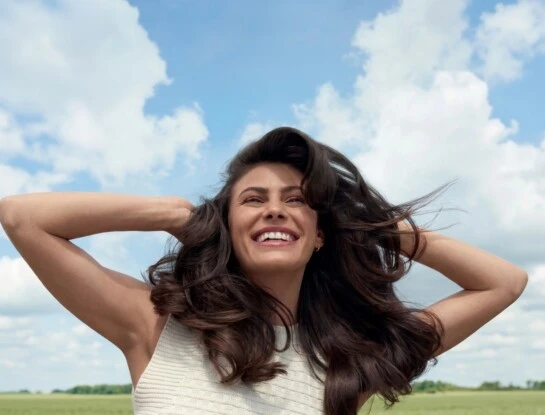 Cinco gestos que ayudan a proteger tu pelo este verano