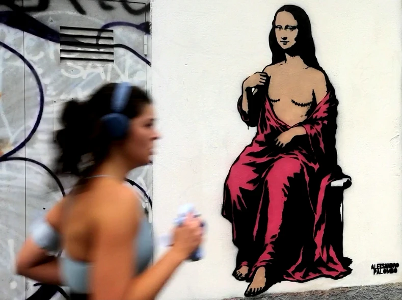 Palombo brinda a la cultura una propuesta aún raramente representada en espacios públicos, conectando la enfermedad, la identidad y la transformación física.