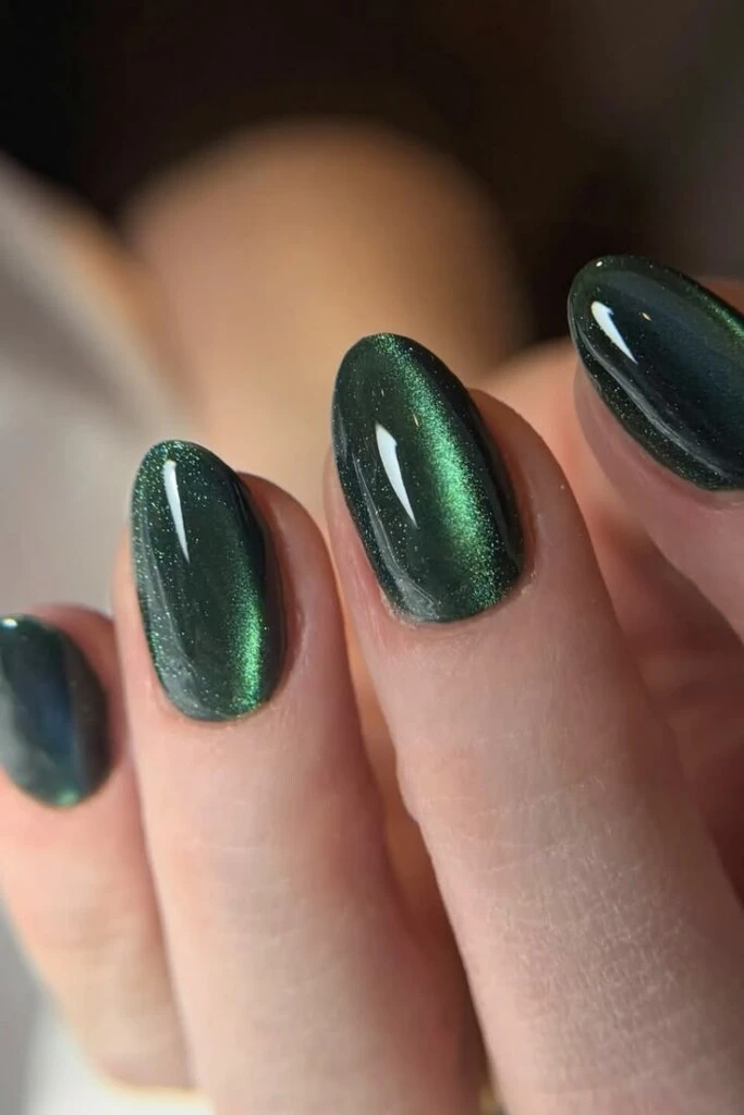 Green cat eye: la manicura de Dua Lipa ideal para Halloween