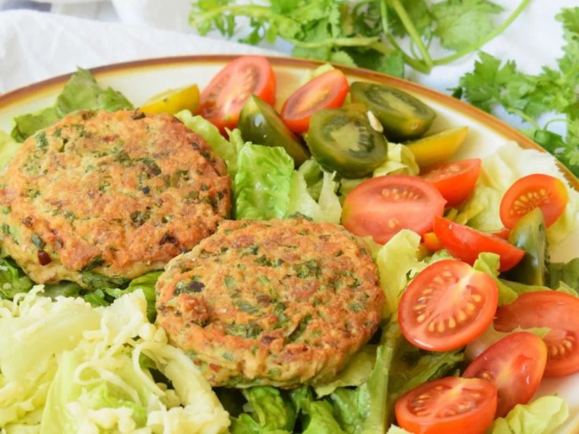 Hamburguesas de atún en sartén o al horno: una opción práctica y sabrosa para el menú diario