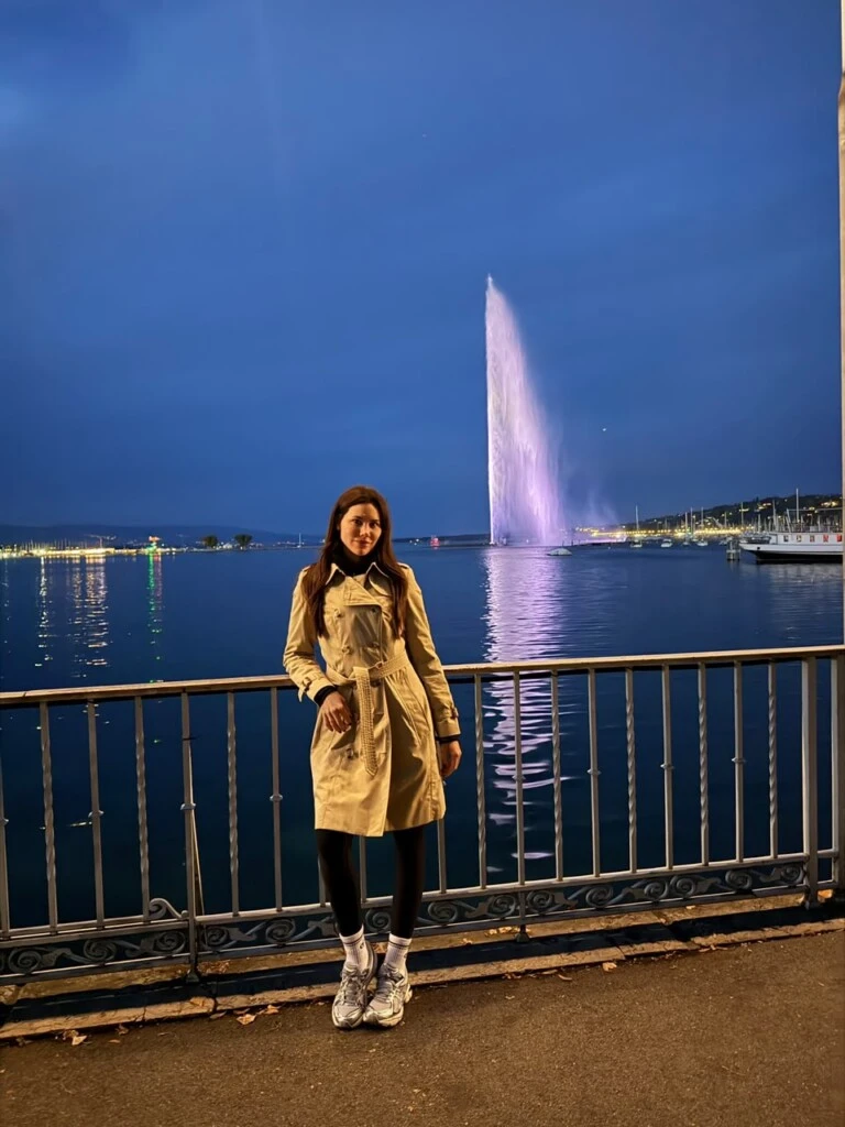 Para Bárbara, el viaje por Suiza representó una oportunidad de descubrir otra faceta del diseño, en la que la tradición, la innovación y el trabajo artesanal conviven en cada creación.