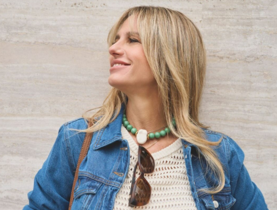 Mariana Fabbiani combinó crochet y denim en el look urbano ideal para la primavera