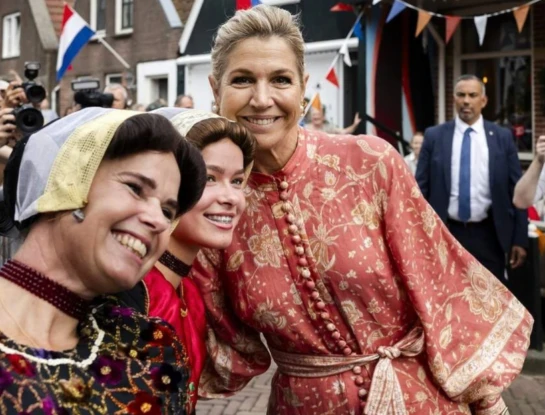 Máxima deslumbró con un vestido de inspiración oriental que rescató del placard