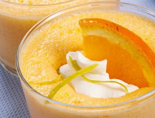 Mousse proteica de naranja: una opción fresca, cremosa y muy fácil de hacer en pocos pasos