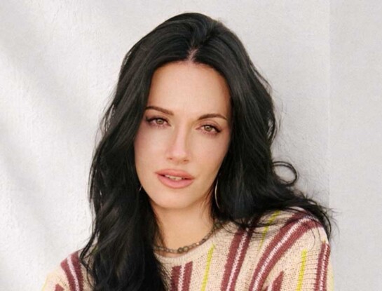 Oriana Sabatini y el look casual que confirma el regreso de las rayas verticales como tendencia para el verano