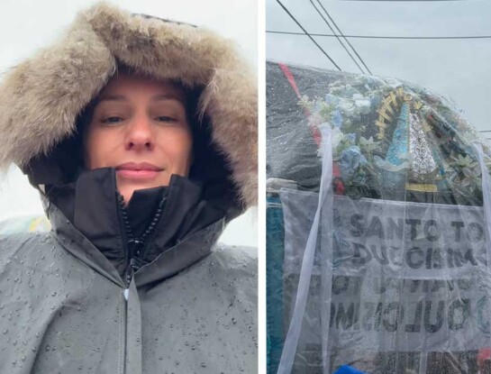 Pampita camino a Luján: las fotos de su peregrinación bajo la lluvia junto a miles de fieles