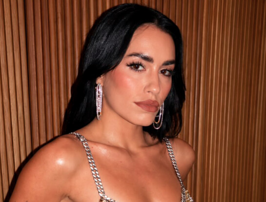 Lali deslumbró en los Premios Billboard 2026 con un impactante vestido de 7 kilos hecho con 130 metros de cadenas