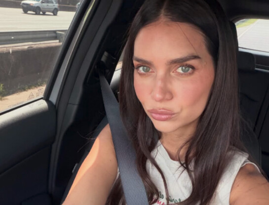 El truco de Zaira Nara para llevar la cartera esta temporada y marcar tendencia