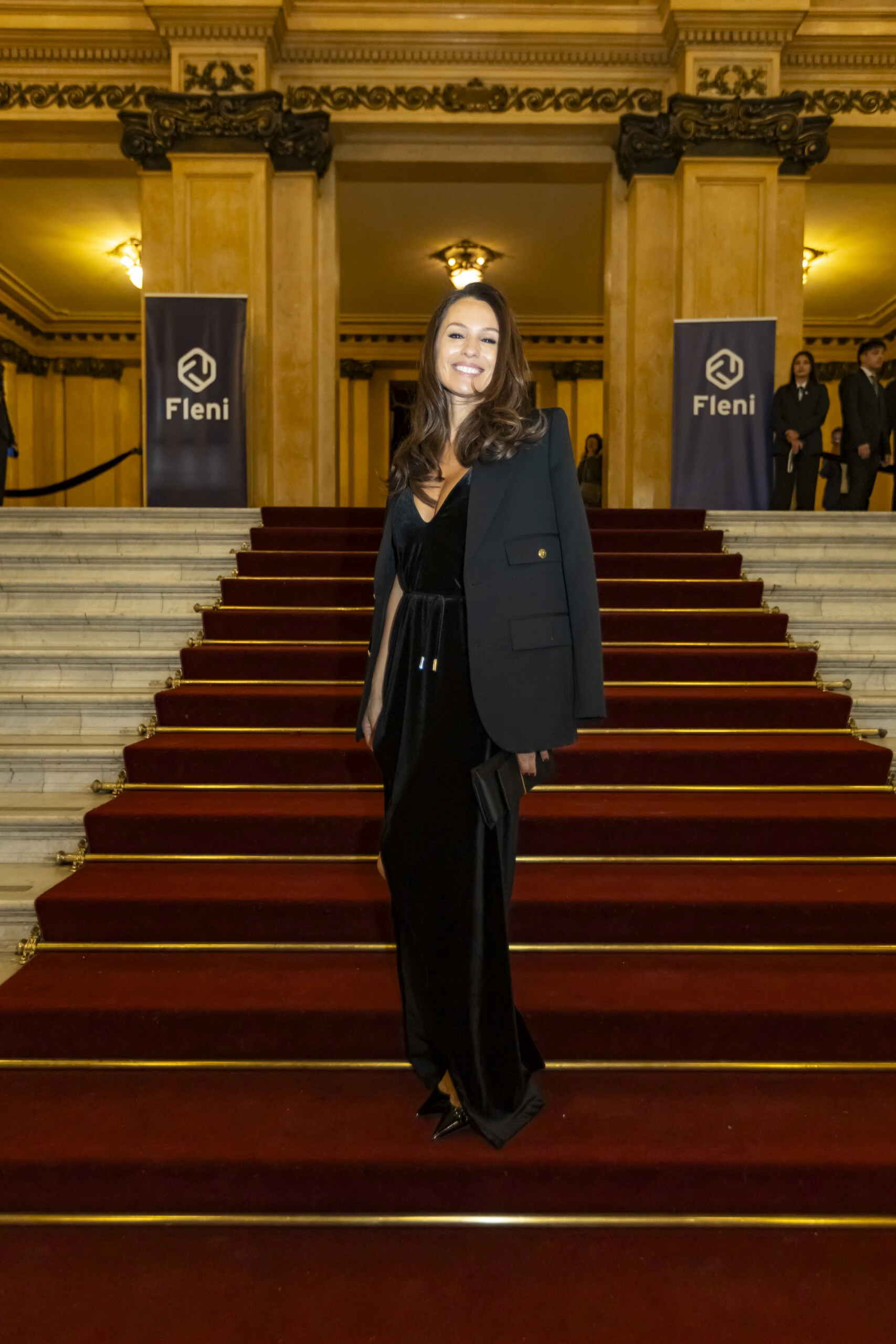 Pampita apostó por un total black sofisticado