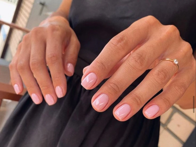 Rose water nails: las uñas rosas que suman brillo sin exagerar