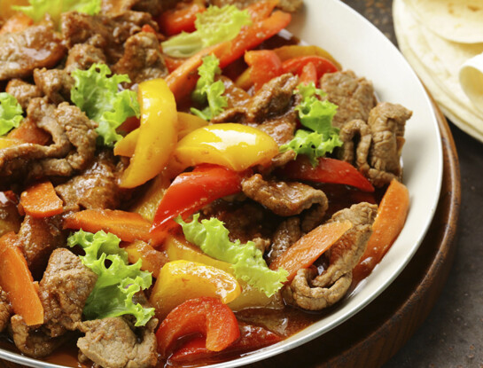 Salteado de carne y verduras: la receta proteica que se prepara en 20 minutos y resuelve la cena