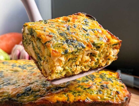 La receta fácil del día: suflé de verduras y pollo, una comida rica y rendidora