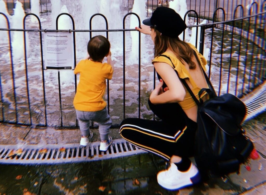“Te estaba esperando, aún así, fue un arrebato imprevisto: ya me había ido a ‘dormir’ y ahí estabas, ni dándome casi tiempo a que me cambie y prepare todo para salir. Así sos desde el momento cero, desde el día uno”, había expresado en parte de su dedicatoria original.
