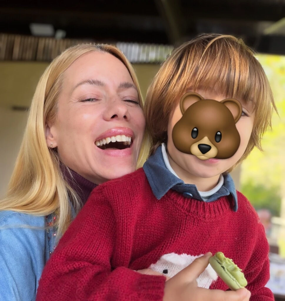 También publicó fotografías junto a Indiana y Cruz durante el momento de la torta.