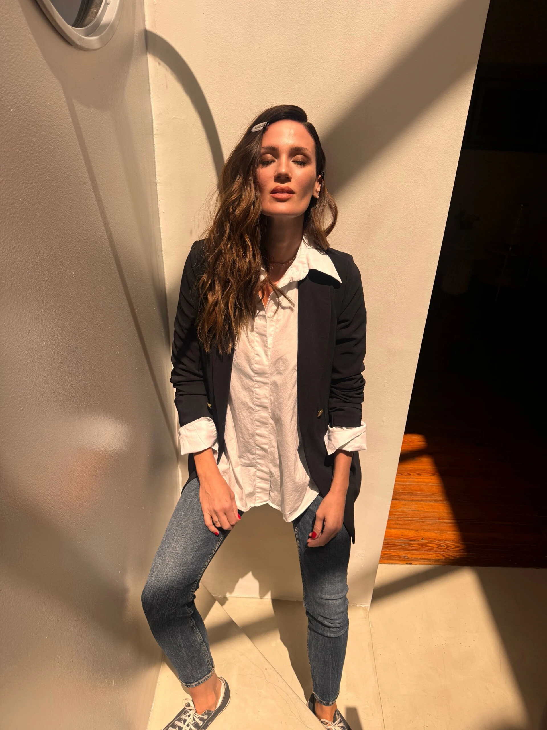 Paula Chaves mostró el look smart casual que resuelve cualquier día de trabajo