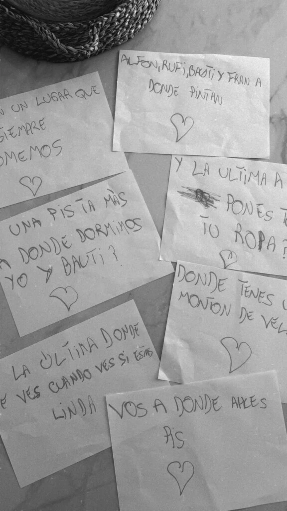 Además, Cami mostró un juego interactivo que sus hijos prepararon con papelitos, preguntas y adivinanzas para acompañar el comienzo de la jornada. 