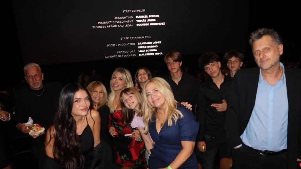 La familia de Wanda al final de la película.