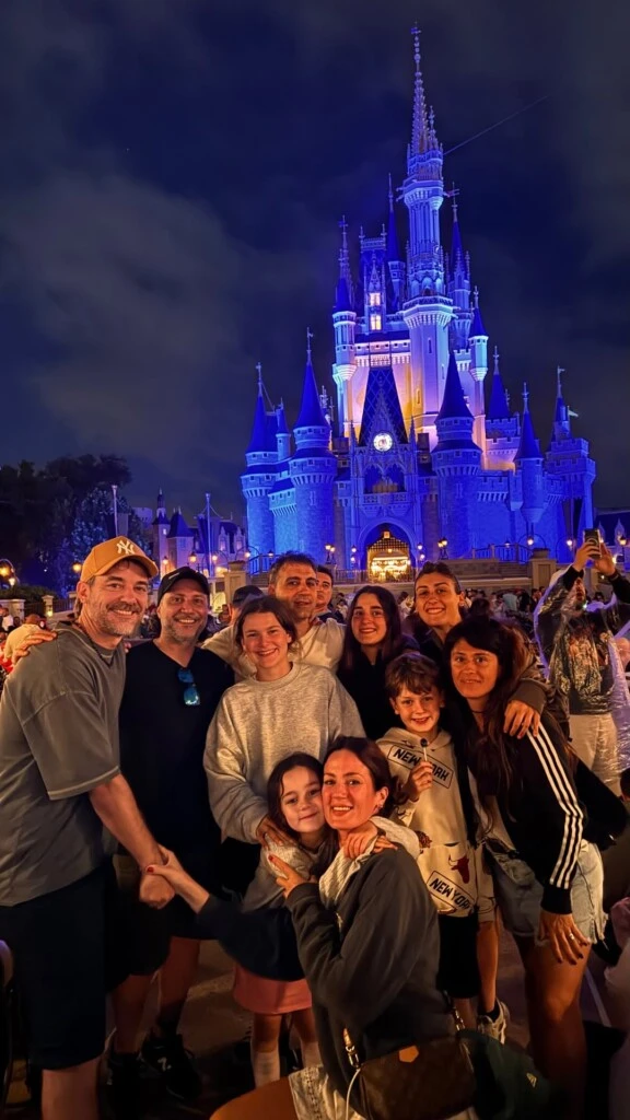 Entre selfies, fotos familiares y videos, Paula y Pedro registraron una de las escenas más especiales de la visita.