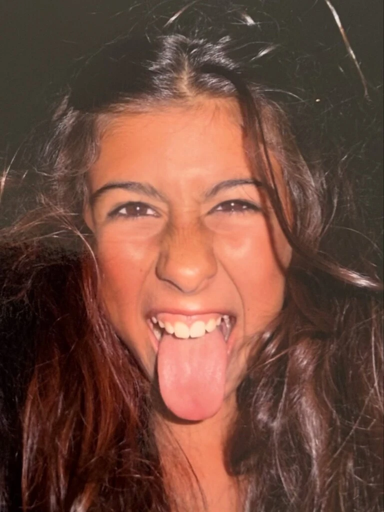 Desde fotografías de cuando era recién nacida junto a su mamá y su papá, Nicolás Repetto, hasta escenas de su infancia y adolescencia, la publicación funcionó como una pequeña línea de tiempo de su crecimiento.