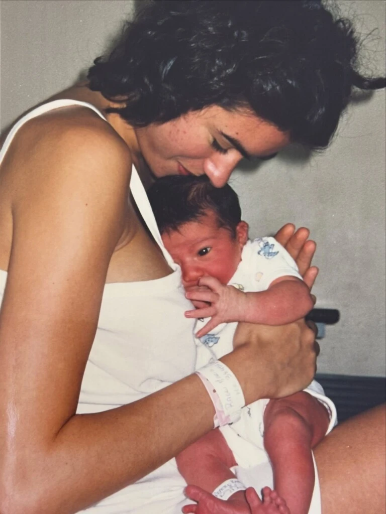 Para homenajearla, la actriz compartió en sus redes sociales un nostálgico álbum de fotos familiares y le dedicó unas palabras llenas de amor y admiración.