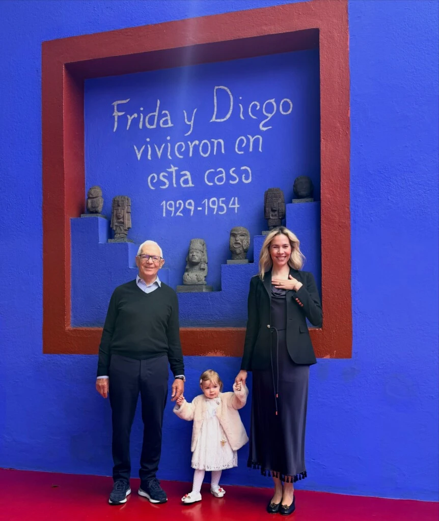 Elina y Eduardo Costantini viajaron a México y compartieron postales familiares de una jornada marcada por los paseos turísticos, la emoción y la espiritualidad junto a su hija Kahlo, de un año.