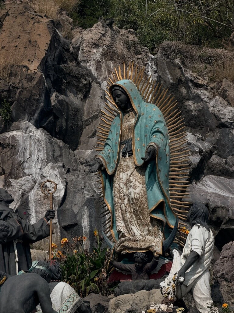 “Fuimos a tu casa a agradecerte por tanto amor y tantas bendiciones, ¡y una vez más recibí un mensaje tuyo! ✨🙏🏻 ¡Te amamos con toda nuestra alma!”, agregó.