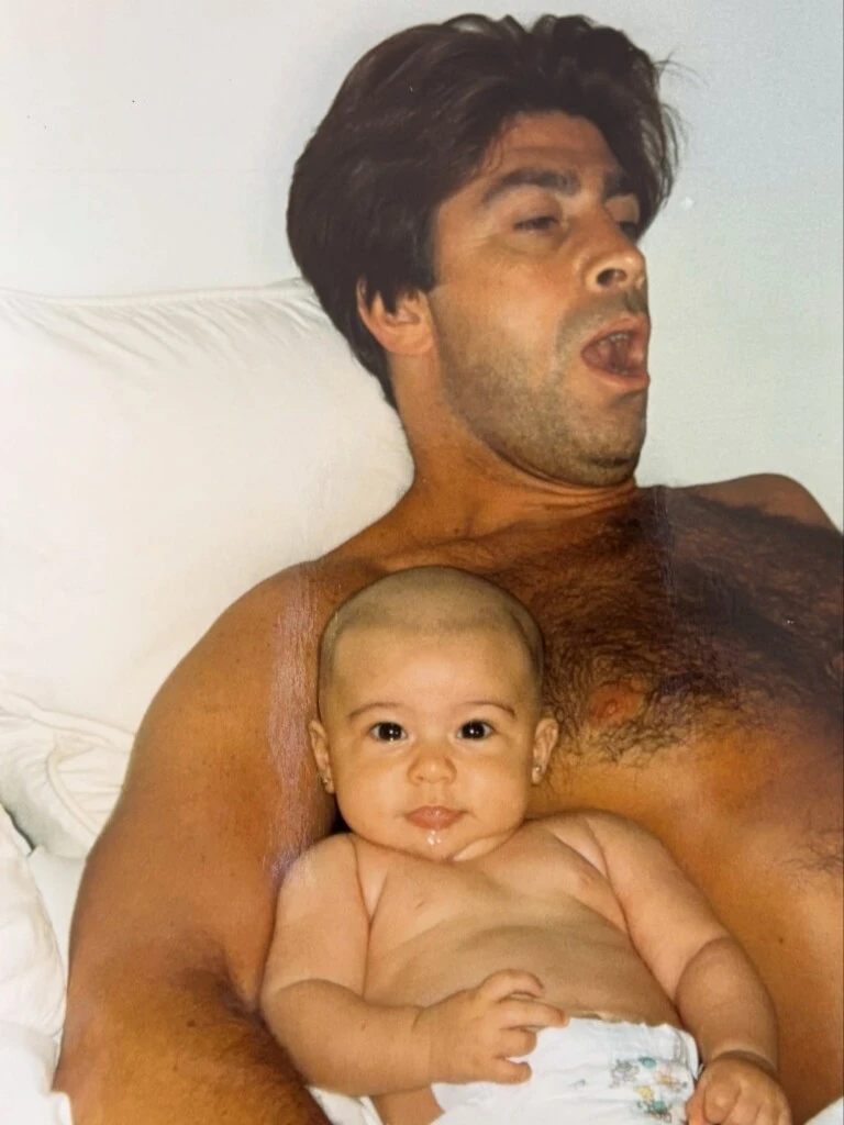 Fiel al vínculo cercano que mantiene con sus hijos, Raggi acompañó las imágenes con un mensaje dedicado a su primogénita.