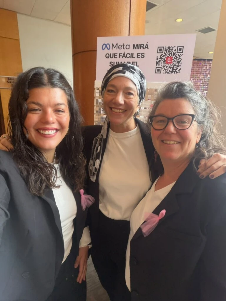 Que el lazo rosa sea un emoji de WhatsApp: campaña de Sirenas con turbante