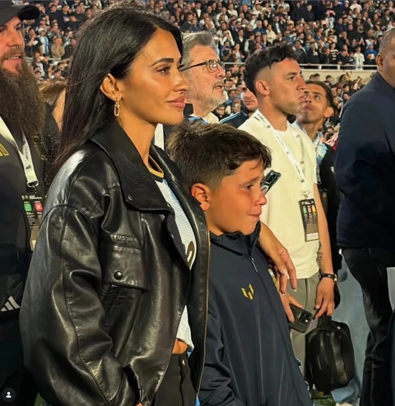El look de Antonela Roccuzzo en el partido despedida de Leo Messi.