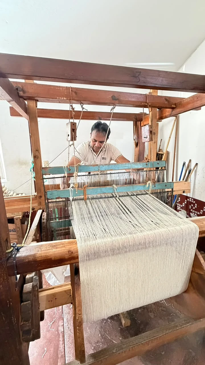 Actualmente también trabajan con telares de pedal, aunque Teresa aclara que siguen siendo procesos completamente manuales.