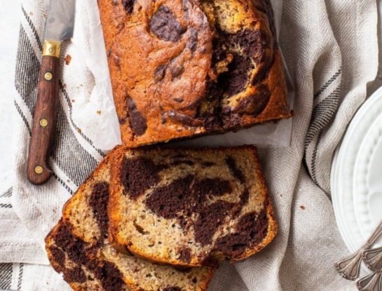 Budín marmolado de banana y canela: un postre ideal para compartir