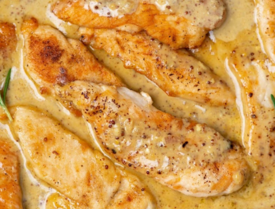 Pechugas de pollo bañadas en miel y mostaza: un plato ideal para la cena
