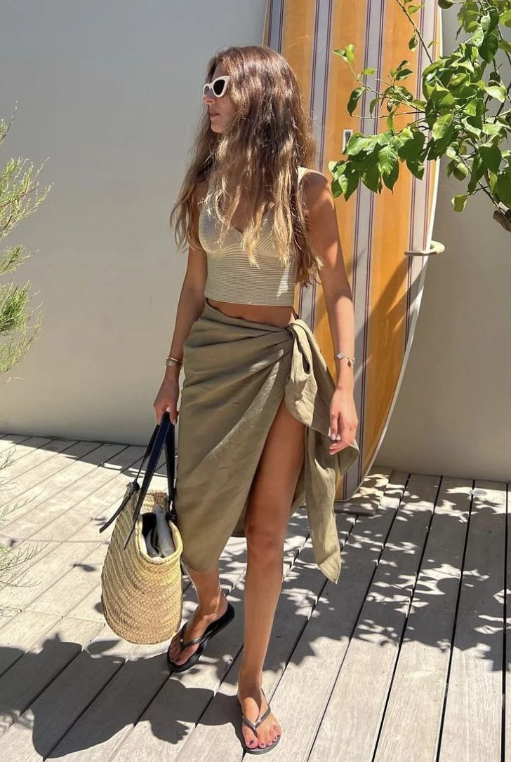 Pampita anticipa el regreso de la prenda más versátil de los looks playeros